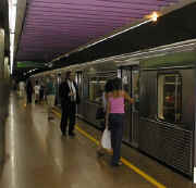 subway1.jpg (56410 バイト)